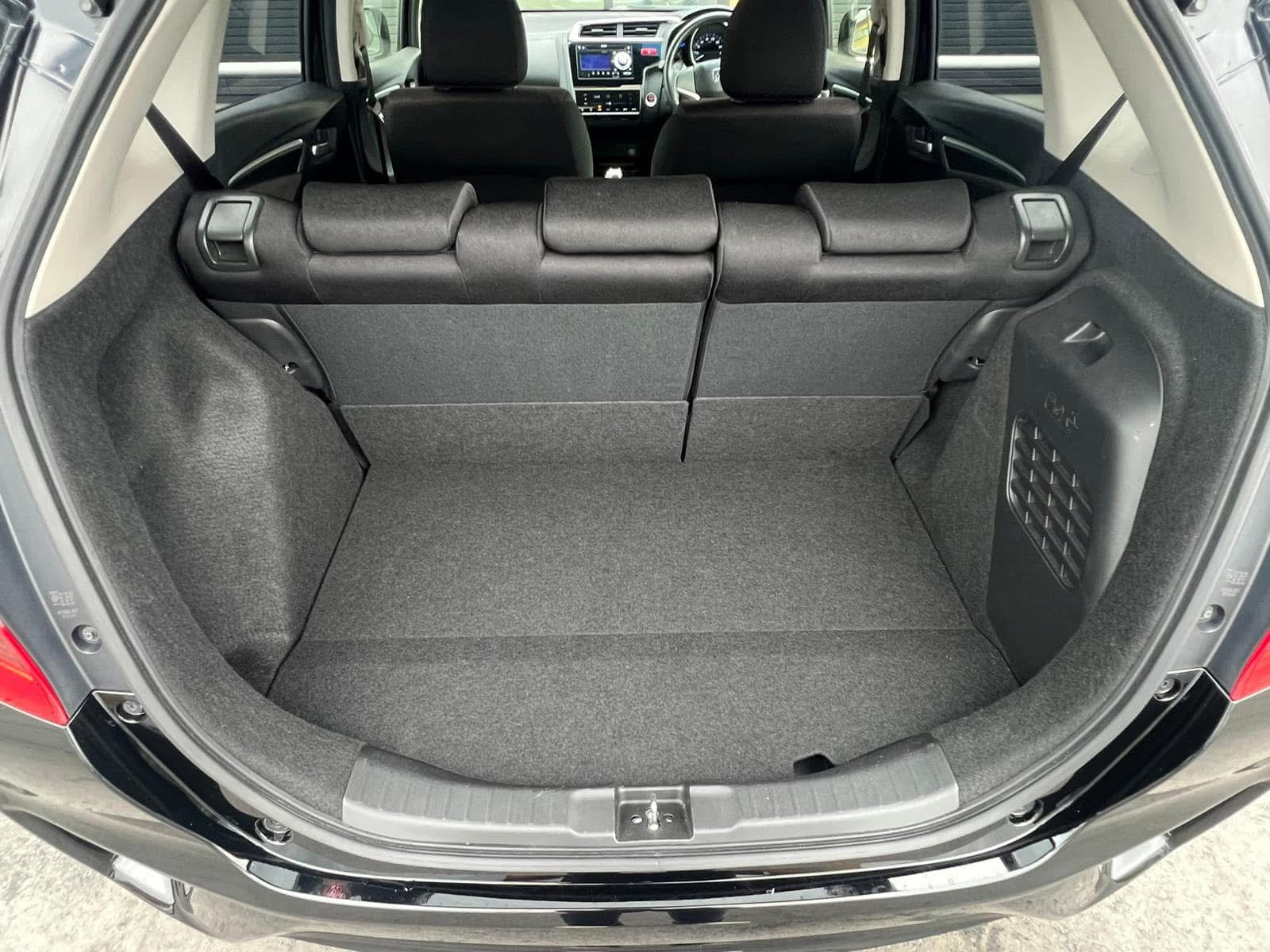 ホンダフィットハイブリッドFパッケージ