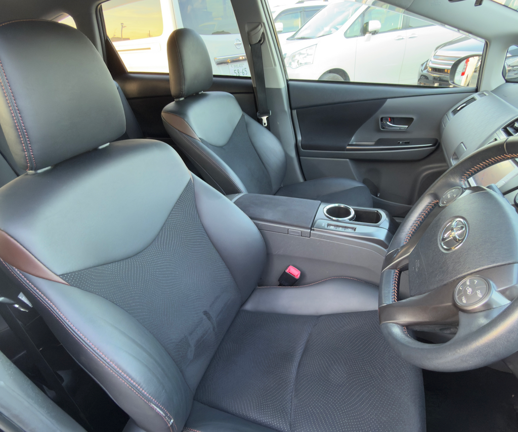 Toyota Prius Alpha G